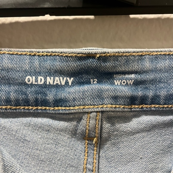 Light Wash High Rise Cuffed Denim Jean Shorts Trendy Summer Casual Outfit - Picture 12 of 14